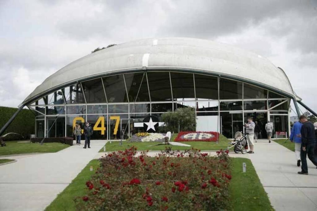 Gite Le C-47 Proche Des Plages Du Debarquement Sainte-Mère-Église エクステリア 写真